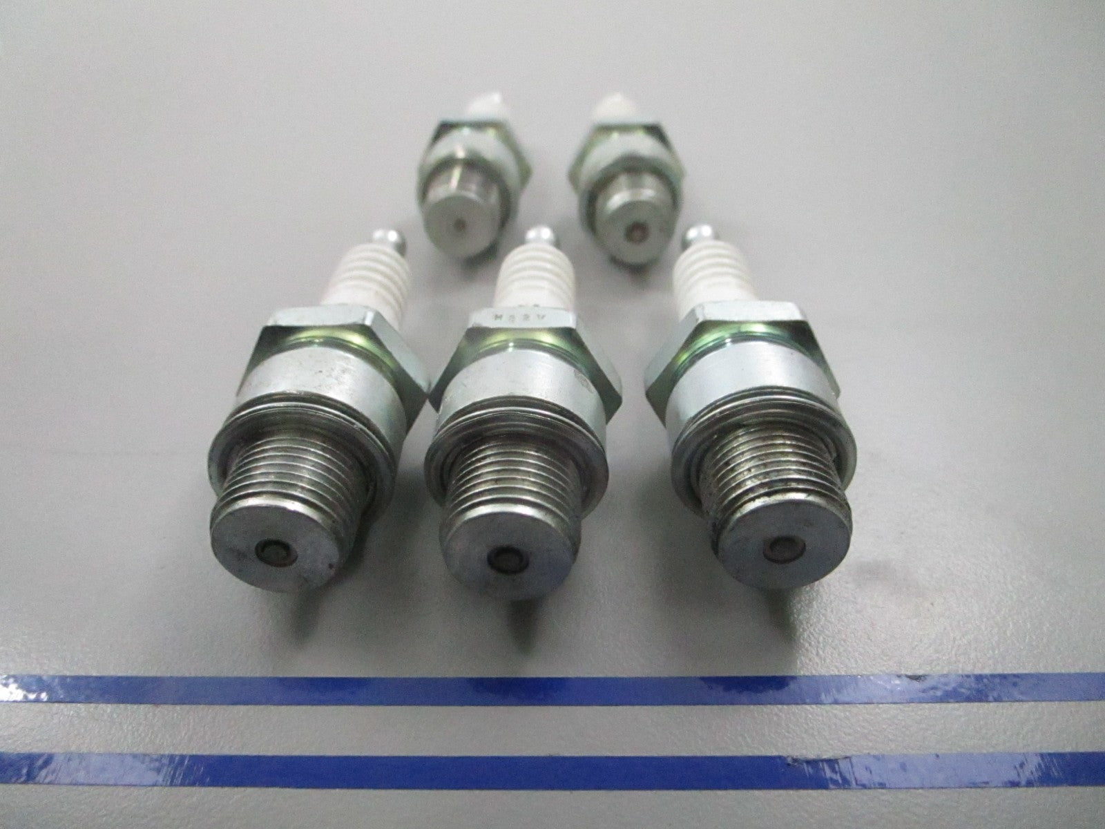 *NEW* (LOT OF 5) 0810 NGK Spark Plug BUHX