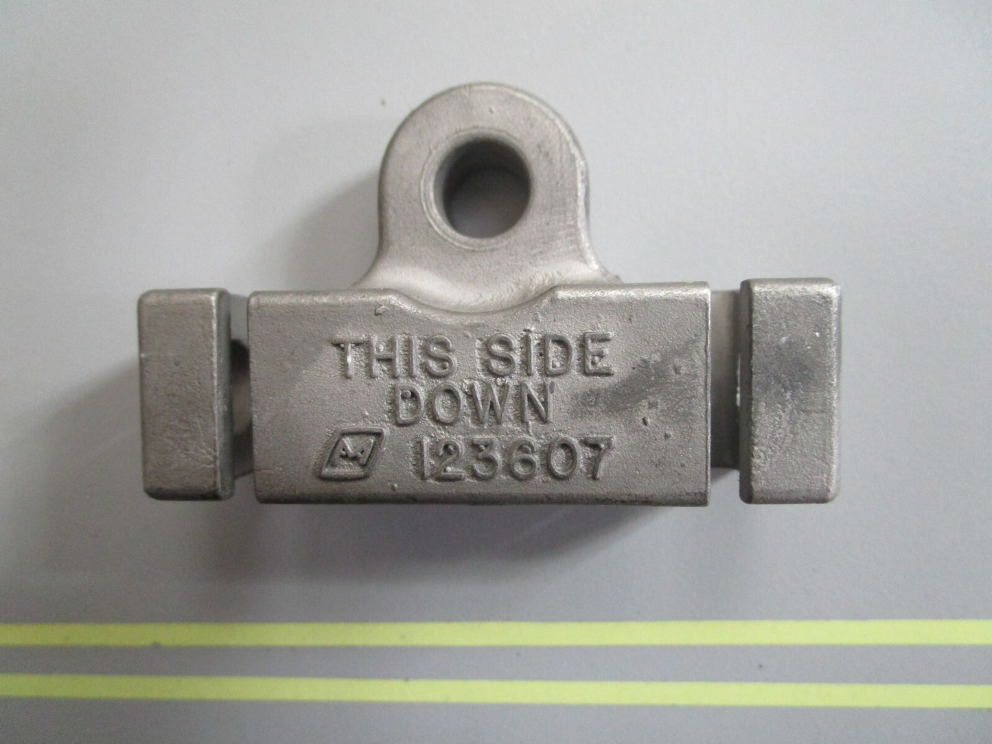 *NEW OEM* 0810 OMC Johnson Evinrude Connector 123607 0123607