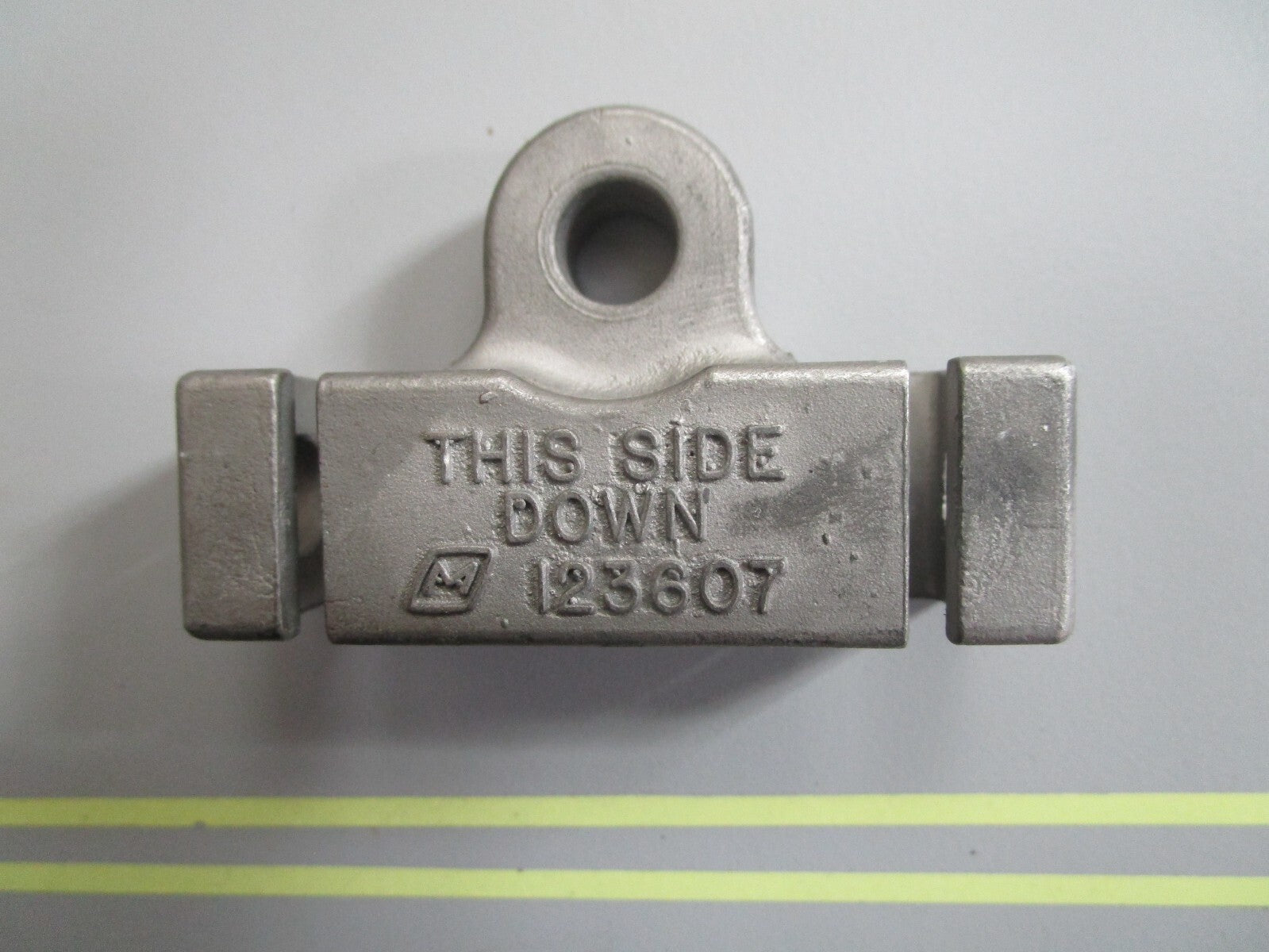 *NEW OEM* 0810 OMC Johnson Evinrude Connector 123607 0123607