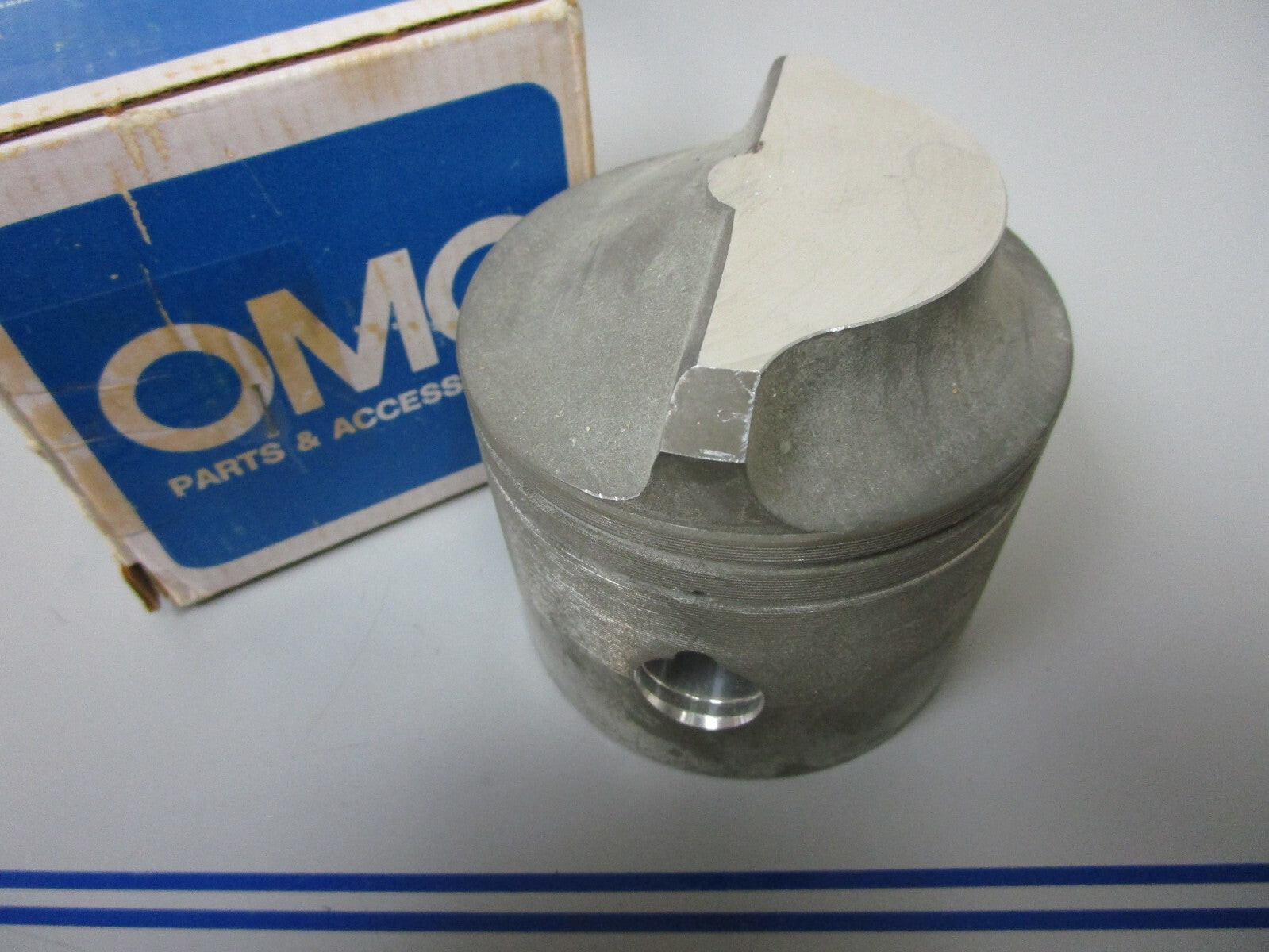*NEW OEM* 0810 OMC Johnson Evinrude Piston 388673 322969 0388673 0322969