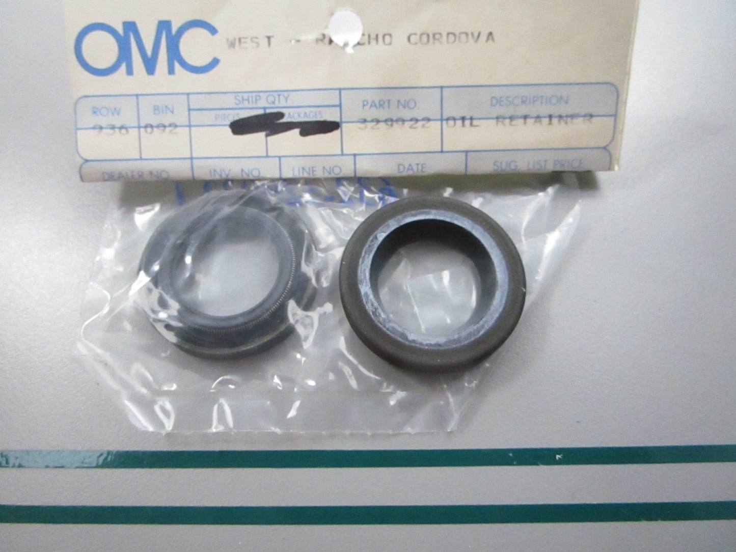 NEW OEM (LOT OF 2) 329922 0329922 OMC Johnson Evinrude Oil Seal 0810