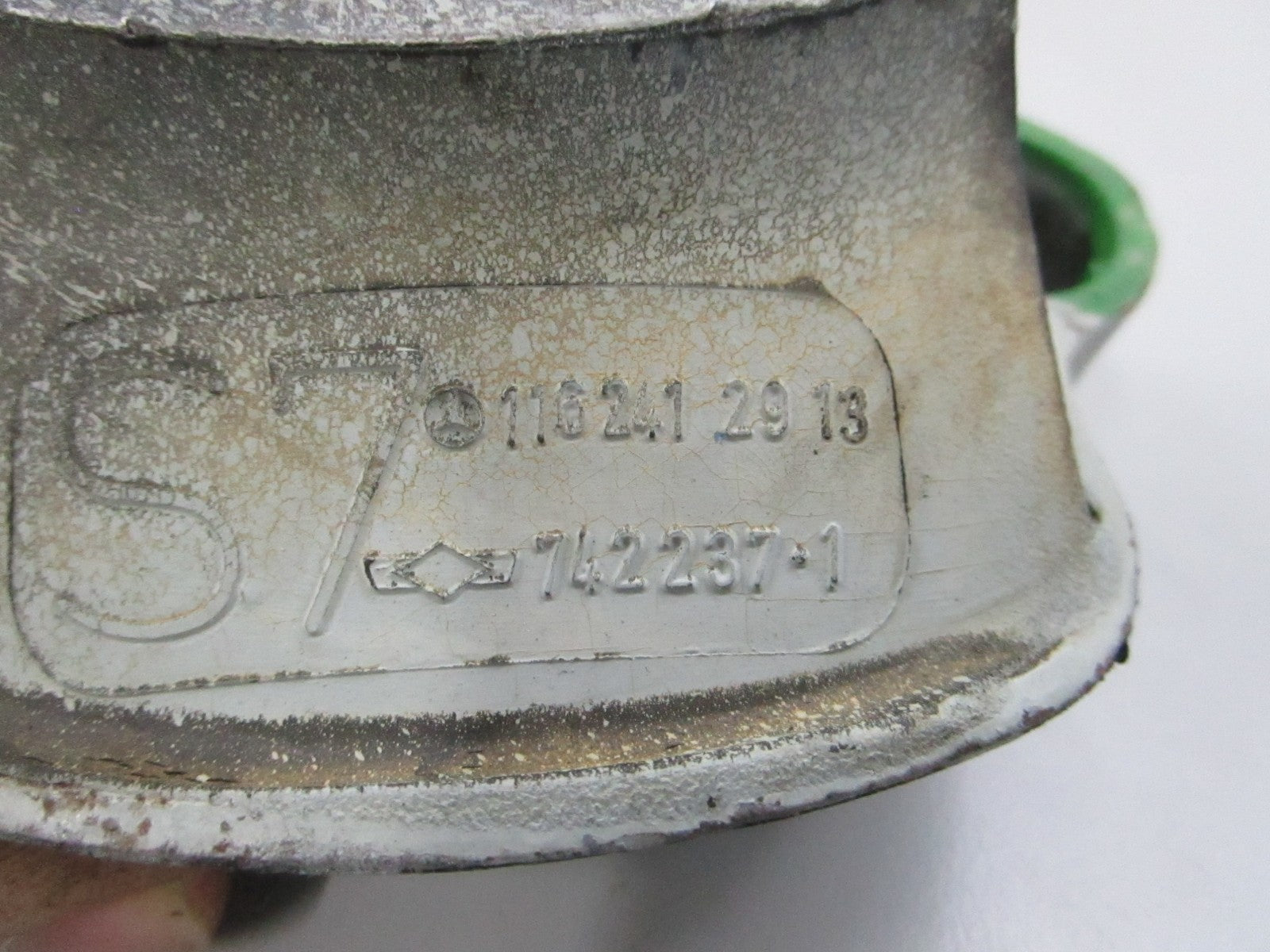 NEW OEM 1162412913 Mercedes-Benz Left Engine Mount 0810