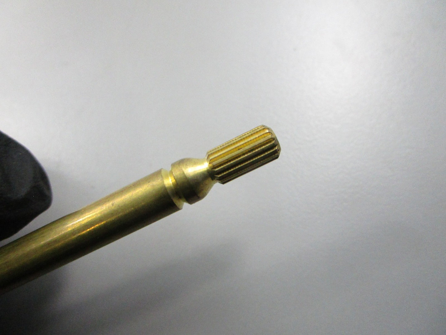 *NEW OEM* 0810 OMC Johnson Evinrude Needle Valve 431633 0431633