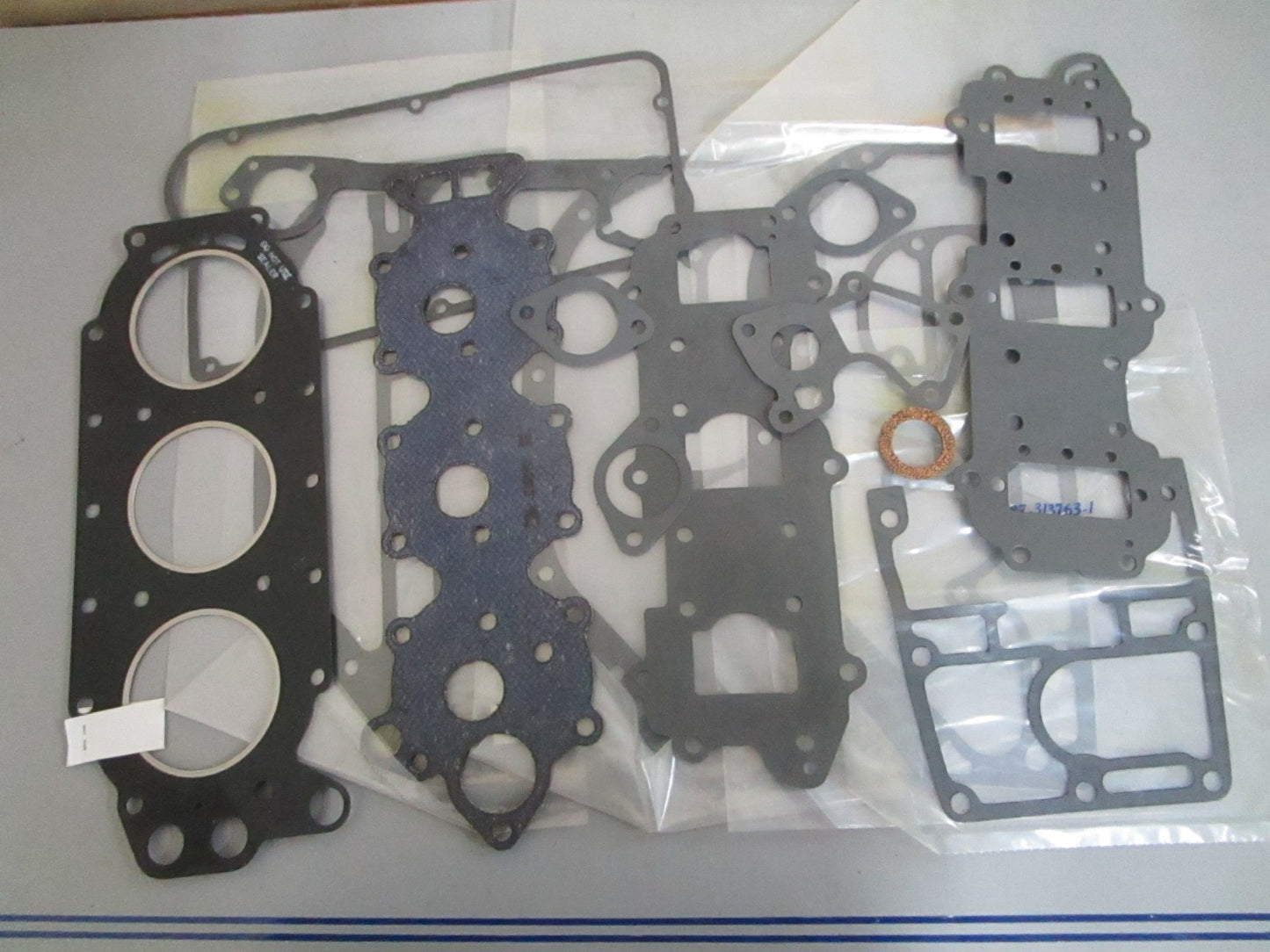 *NEW OEM* 0820 OMC Johnson Evinrude Powerhead Set 439084 0439084