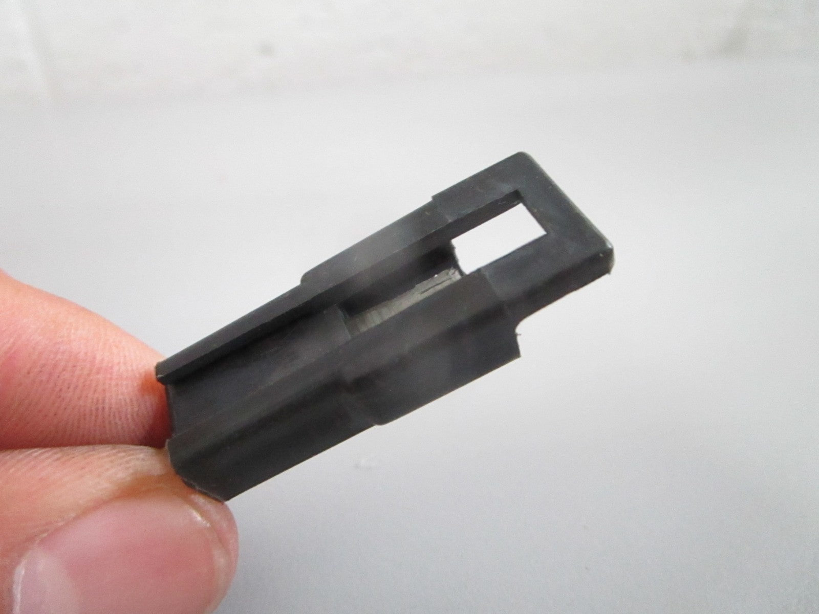 NEW OEM 5-207 8RG2009A Motorola 12V Regulator 0820