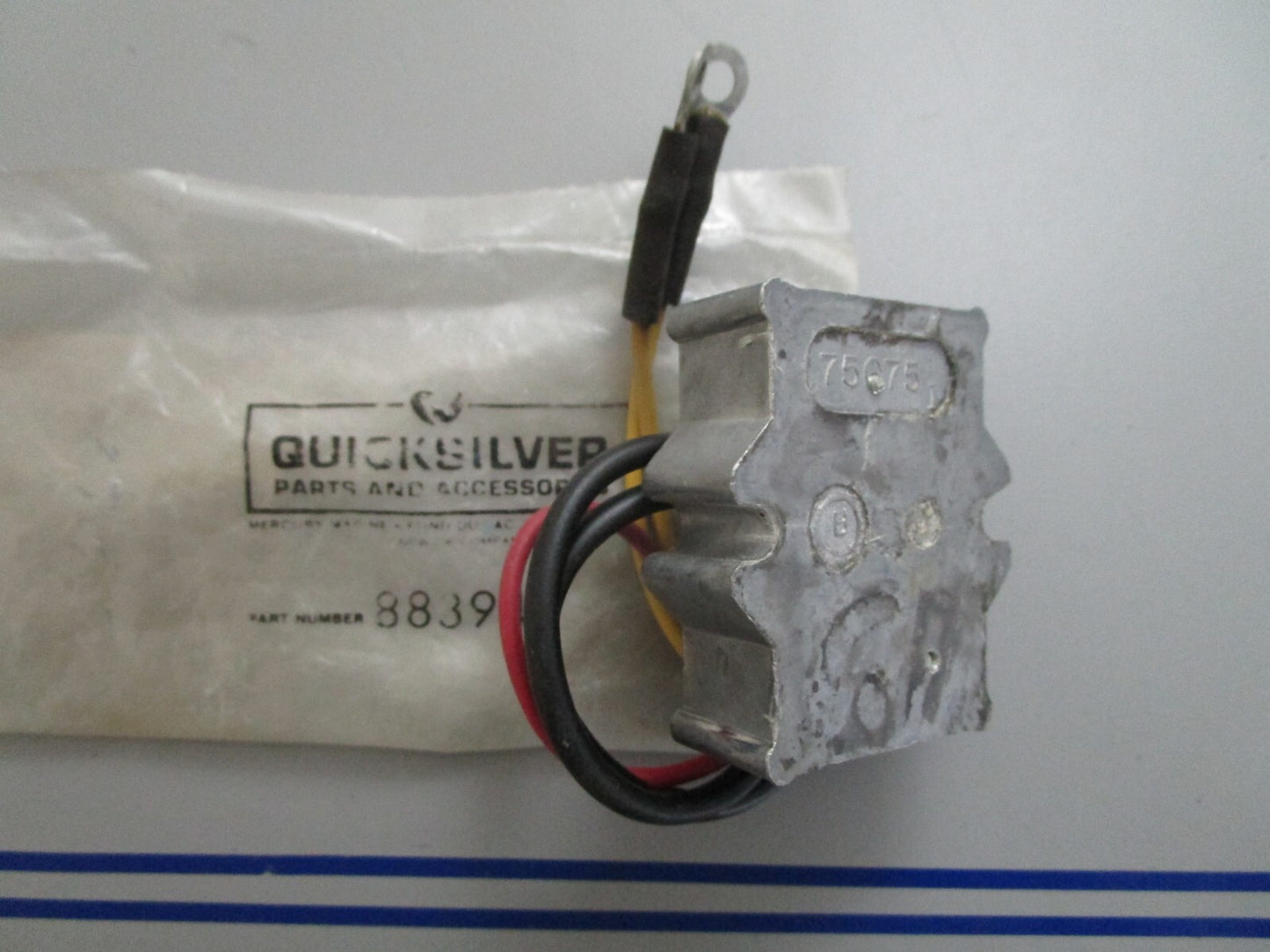 *NEW OEM* 0820 Mercury Quicksilver Voltage Regulator 88394