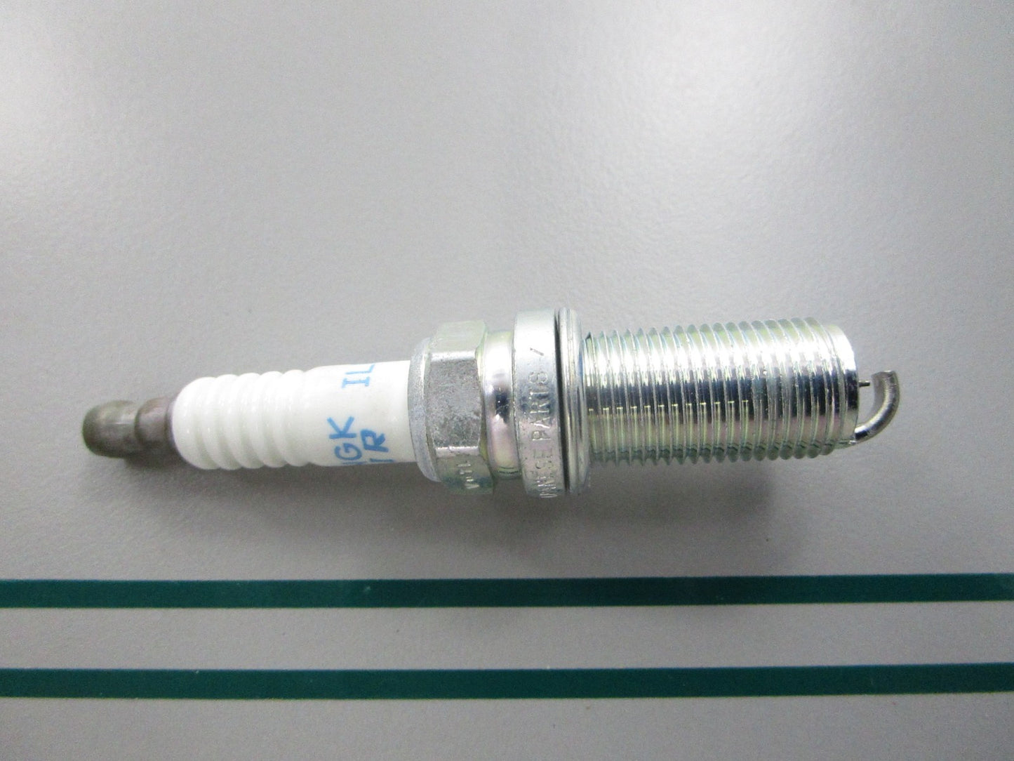 NEW ILFR6G-E NGK Spark Plug 0810