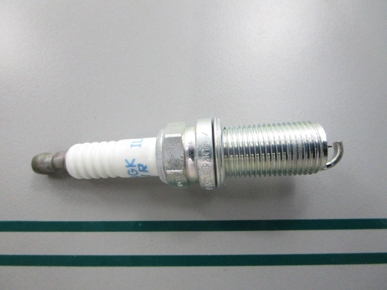 NEW ILFR6G-E NGK Spark Plug 0810