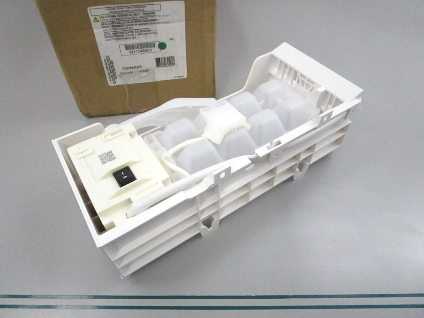 NEW OEM W11546935 Whirlpool Ice Maker 0810