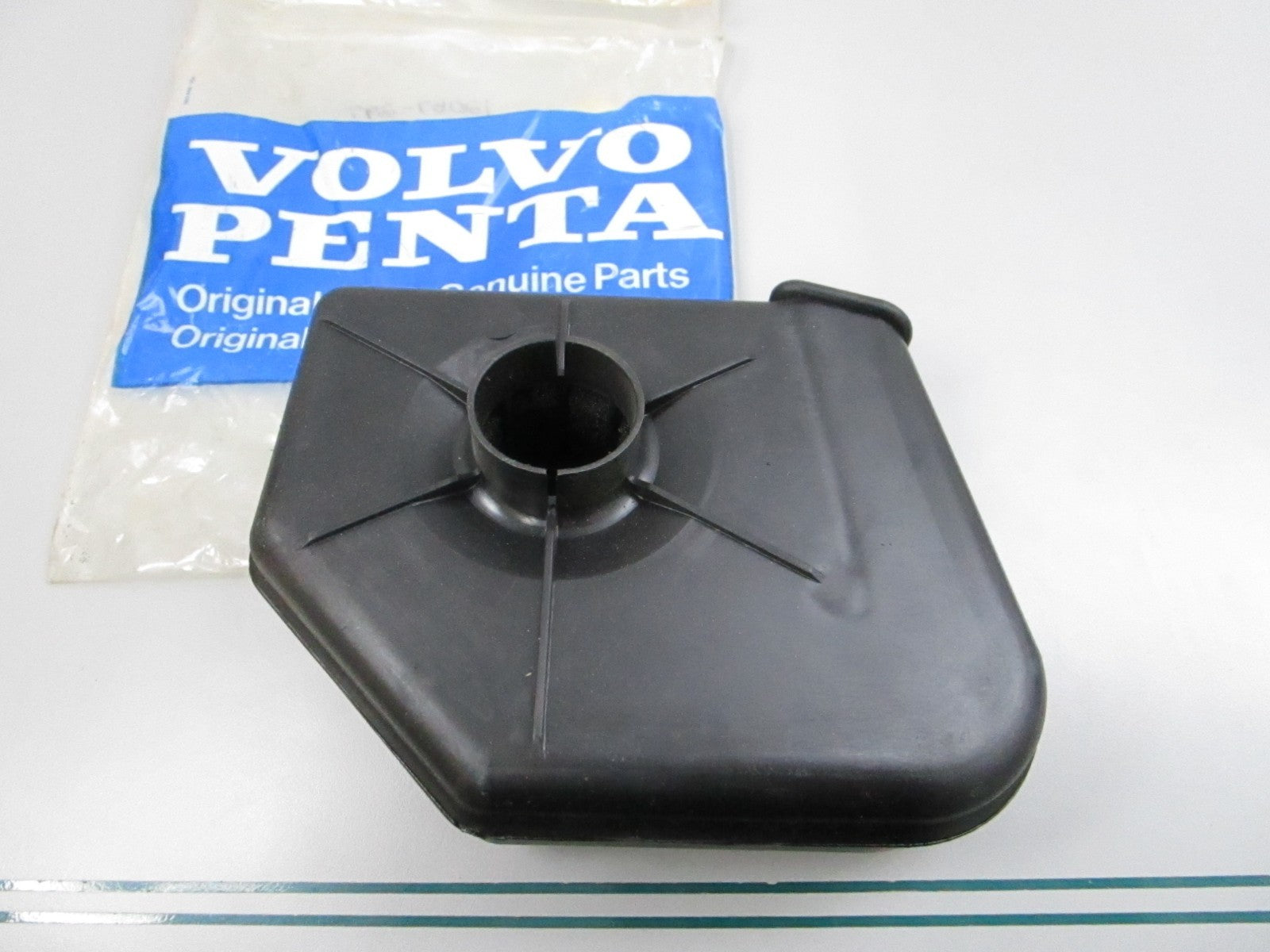 NEW OEM 858502 Volvo Penta Silencer 0810