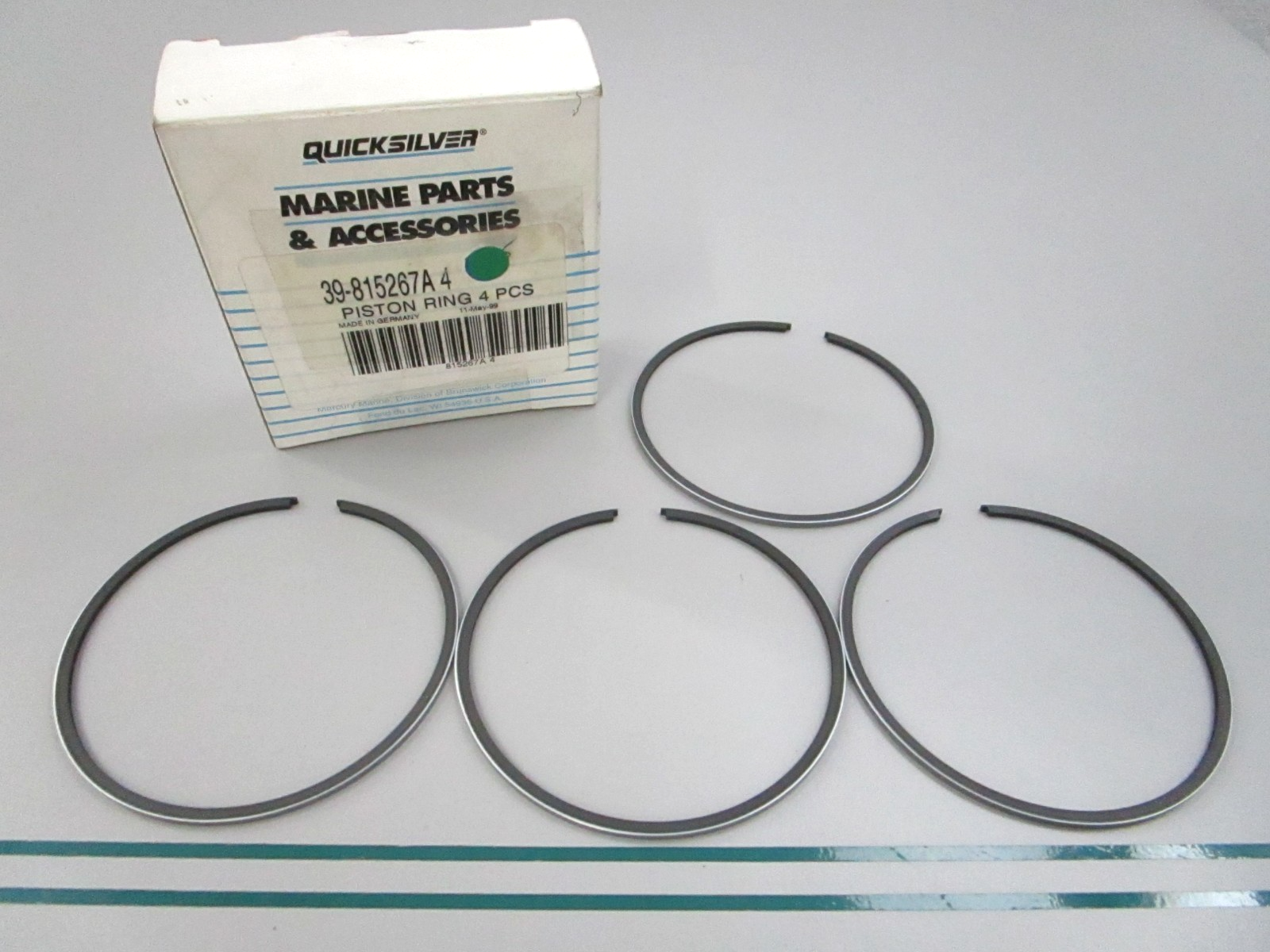 NEW OEM 39-815267A4 Mercury Quicksilver 4 Pc Piston Ring Set 0810