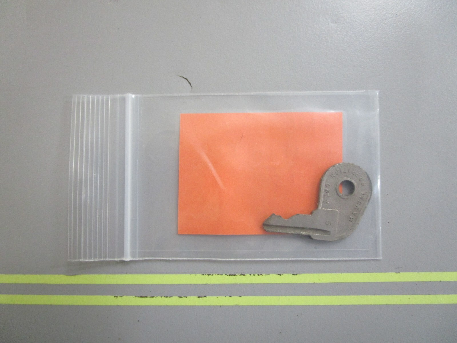 *NEW OEM* 0810 OMC Johnson Evinrude Ignition Key 73-5 501770 0501770