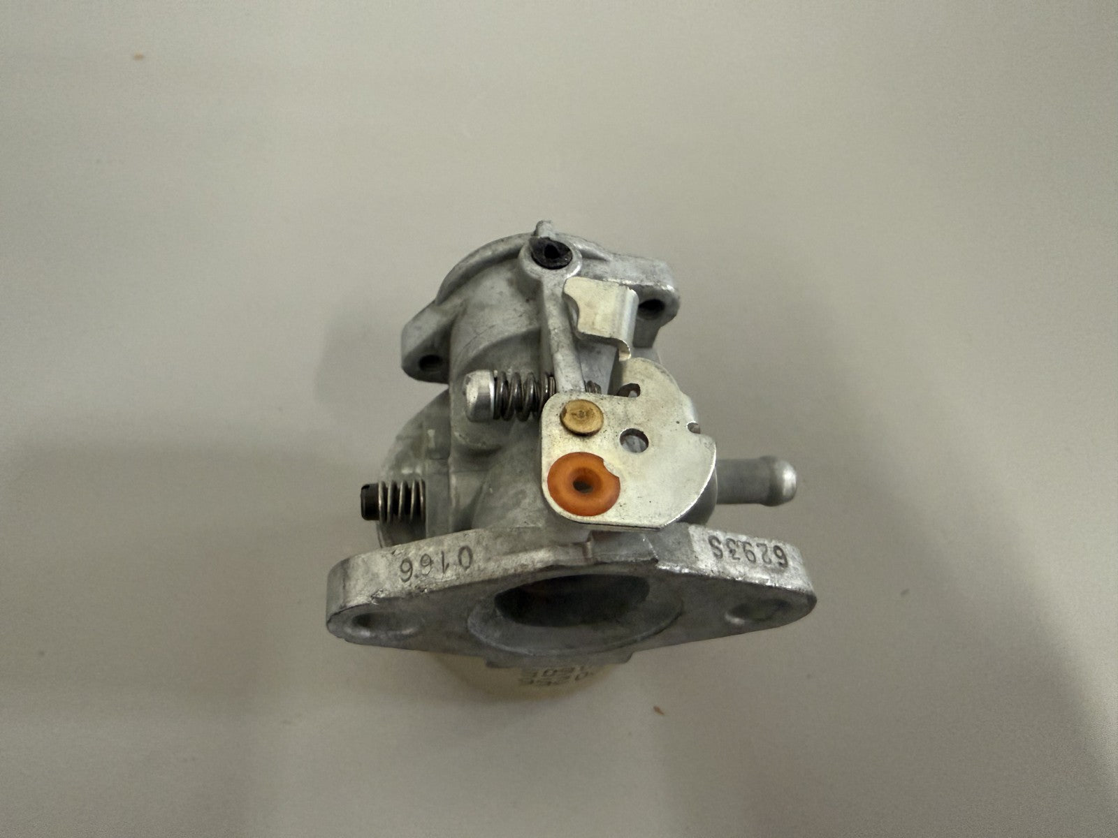 NEW OEM 497501 Briggs & Stratton Carburetor 0820