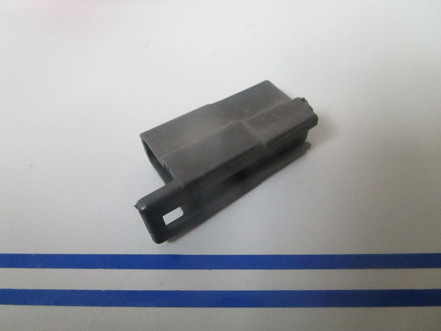 *NEW OEM* 0810 OMC Johnson Evinrude Connector 325698 0325698