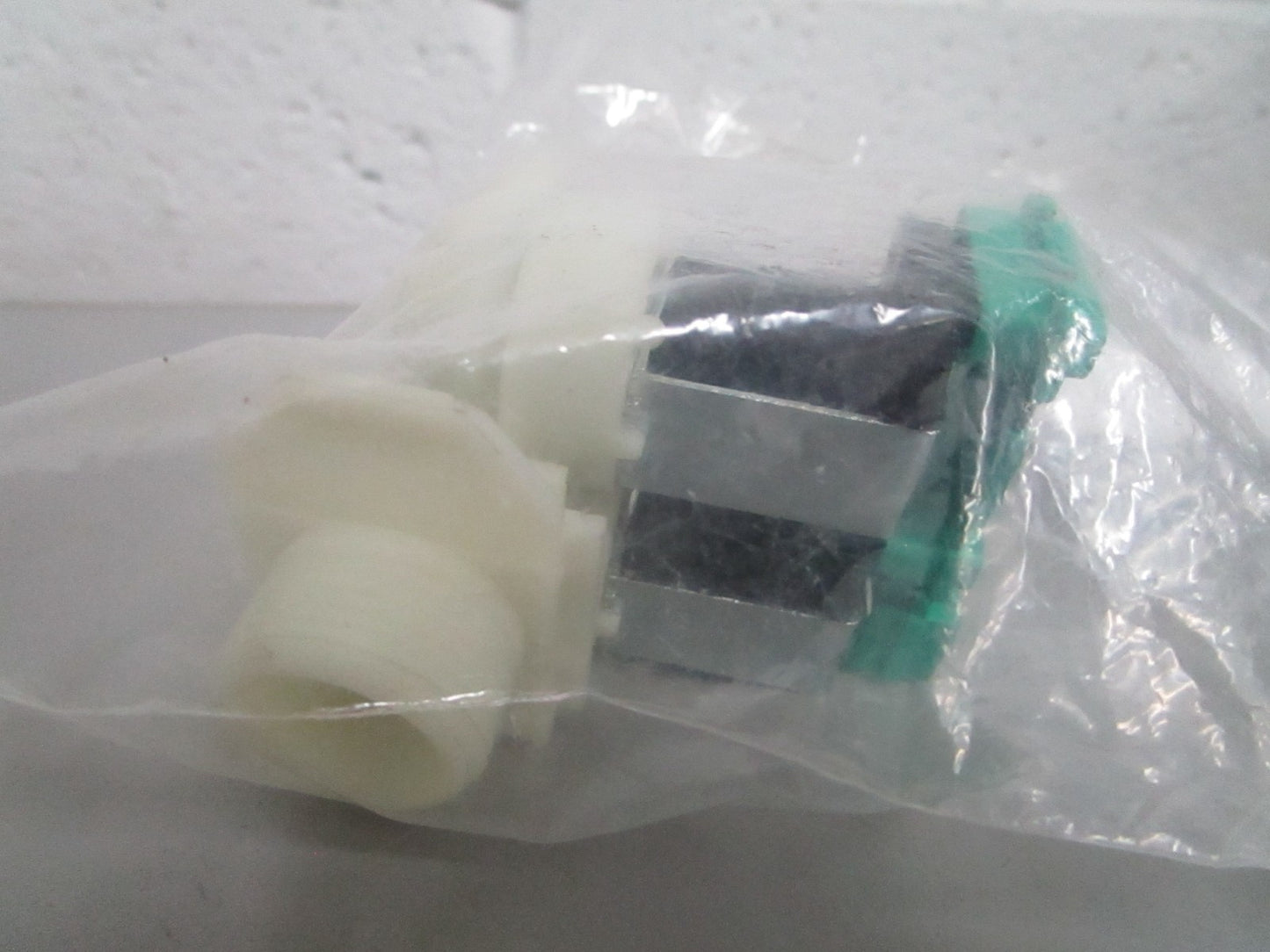 NEW OEM 00428210 Bosch Water Inlet Valve 0820