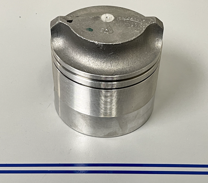 *NEW OEM* 0670 OMC Johnson Evinrude Piston 385569 0385569