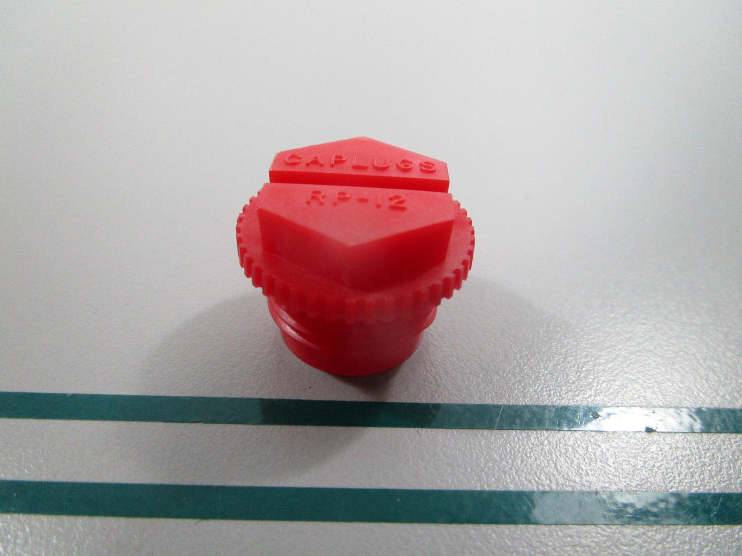 NEW OEM 313221 0313221 OMC Johnson Evinrude Plug 0810