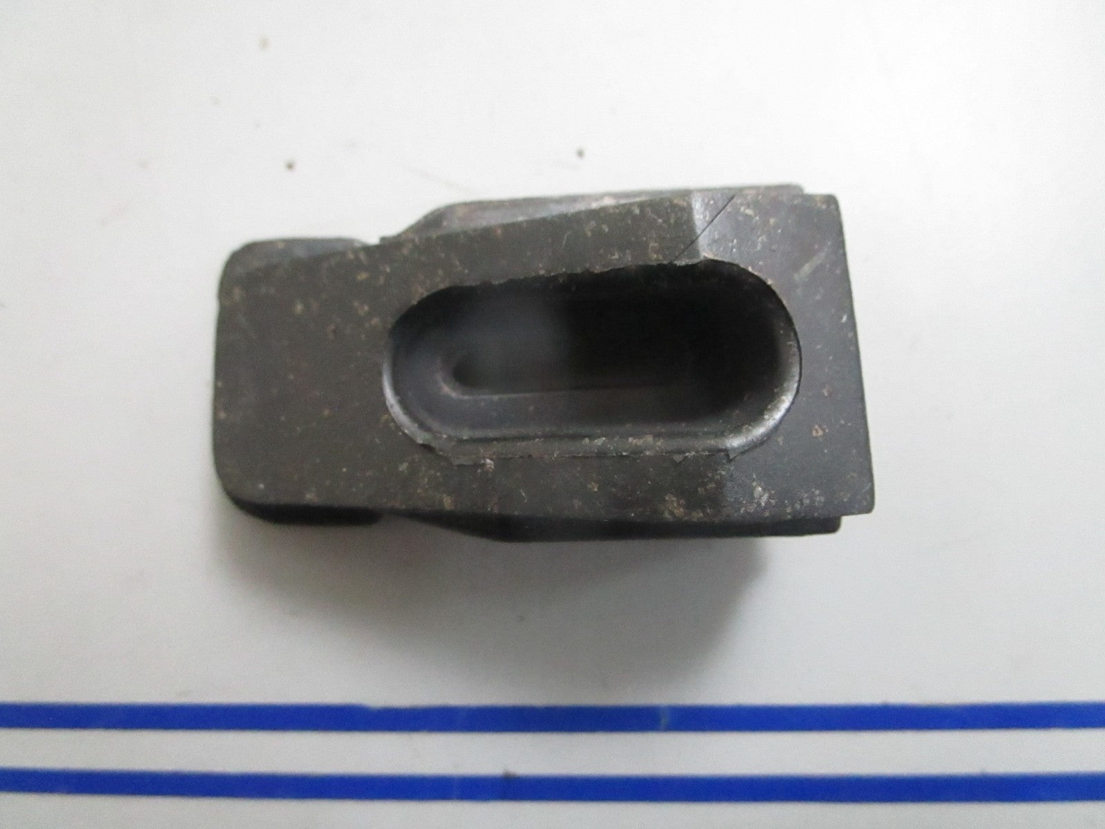 *NEW OEM* 0820 OMC Johnson Evinrude Grommet 345748 0345748