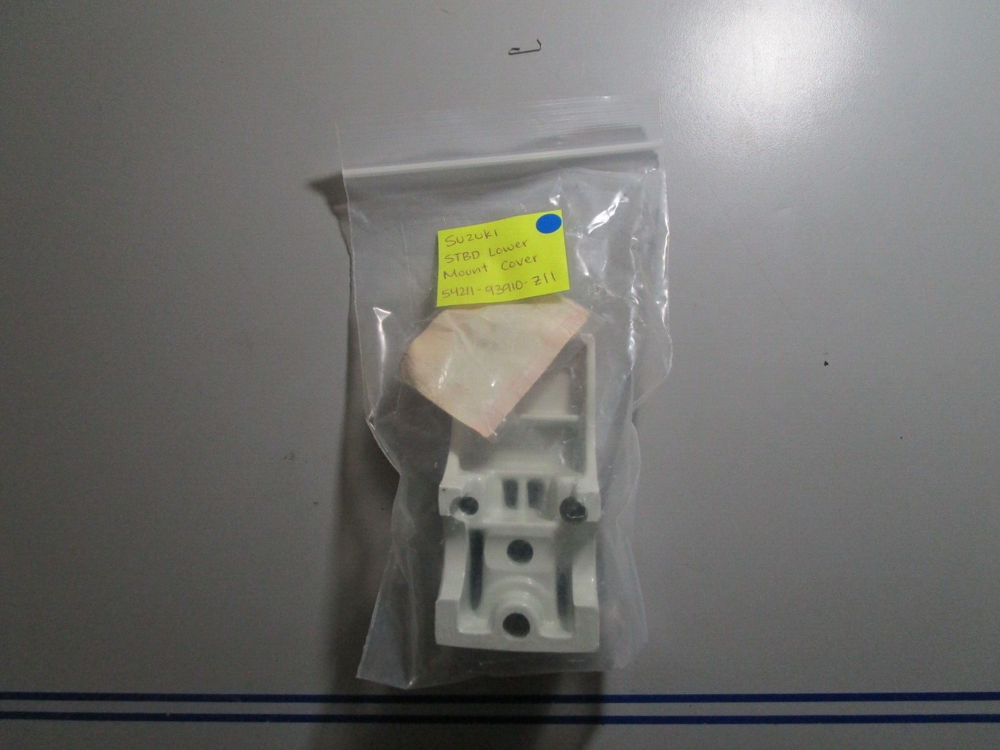 *NEW OEM* 0770 Suzuki STBD Lower Mount Cover 54211-93910-Z11