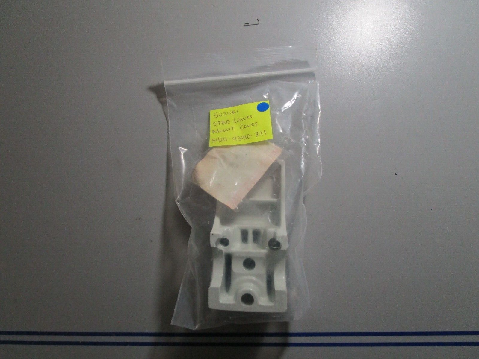 *NEW OEM* 0770 Suzuki STBD Lower Mount Cover 54211-93910-Z11