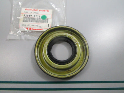 NEW OEM 92049-3728 Kawasaki Oil Seal 0810