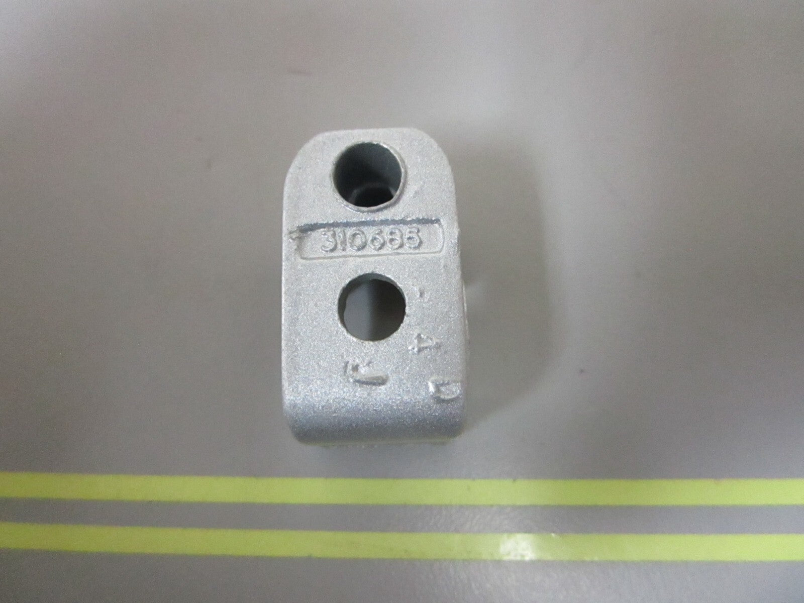 *NEW OEM* 0810 OMC Johnson Evinrude Anchor Block 310685 0310685