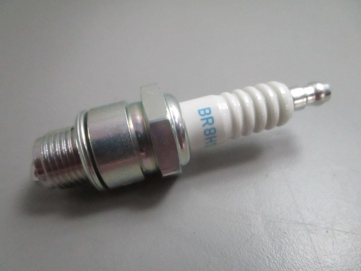 *NEW* (LOT OF 10) 0820 NGK Spark Plug BR8HS