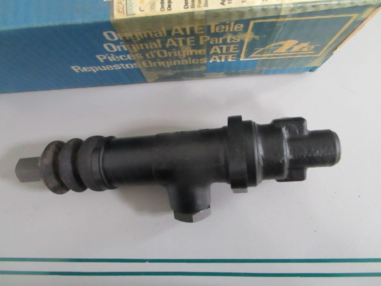 NEW OEM 0004307201 Mercedes-Benz Brake Master Cylinder 0820