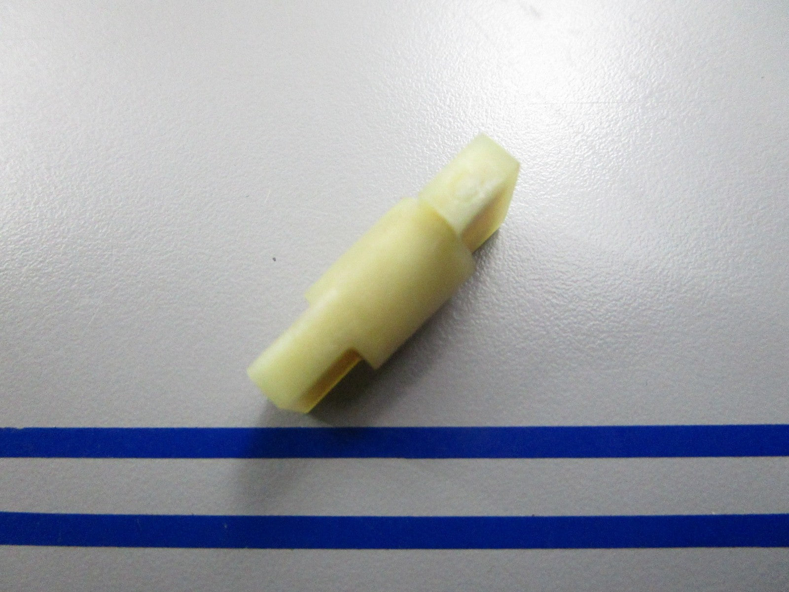 *NEW OEM* 0810 OMC Johnson Evinrude Nylon Pin 329197 0329197