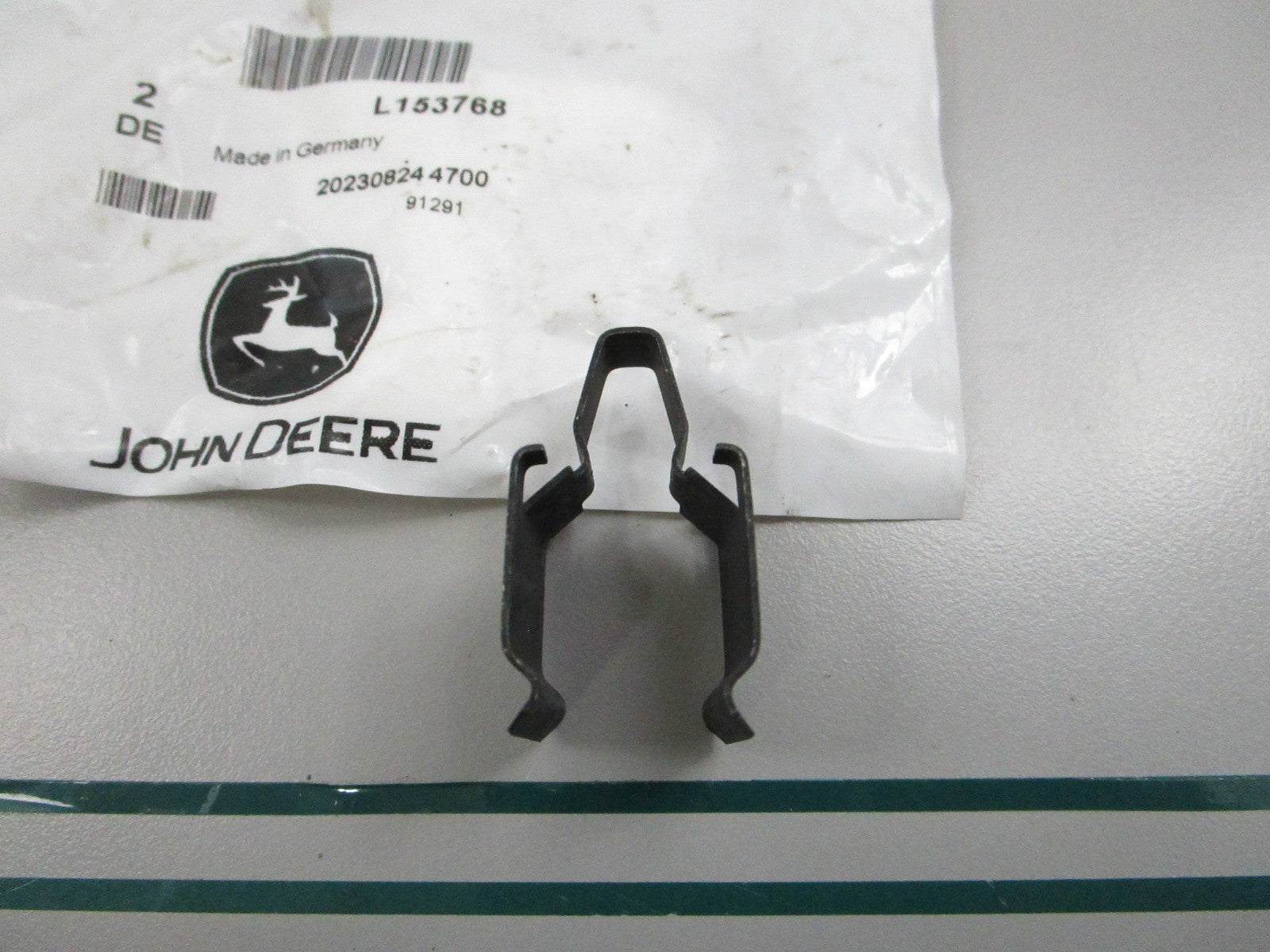 John Deere NEW OEM Snap-In Clip Fastener L153768 NOS 0810