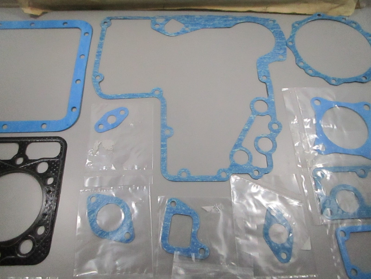 NEW OEM Onan 185-2313 Gasket Set 0720