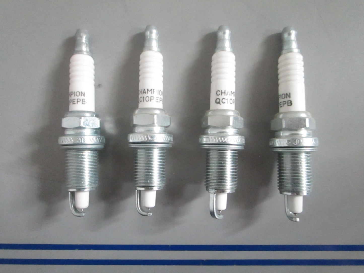 NEW OEM (LOT OF 4) QC10PEPB Champion Spark Plug 0820