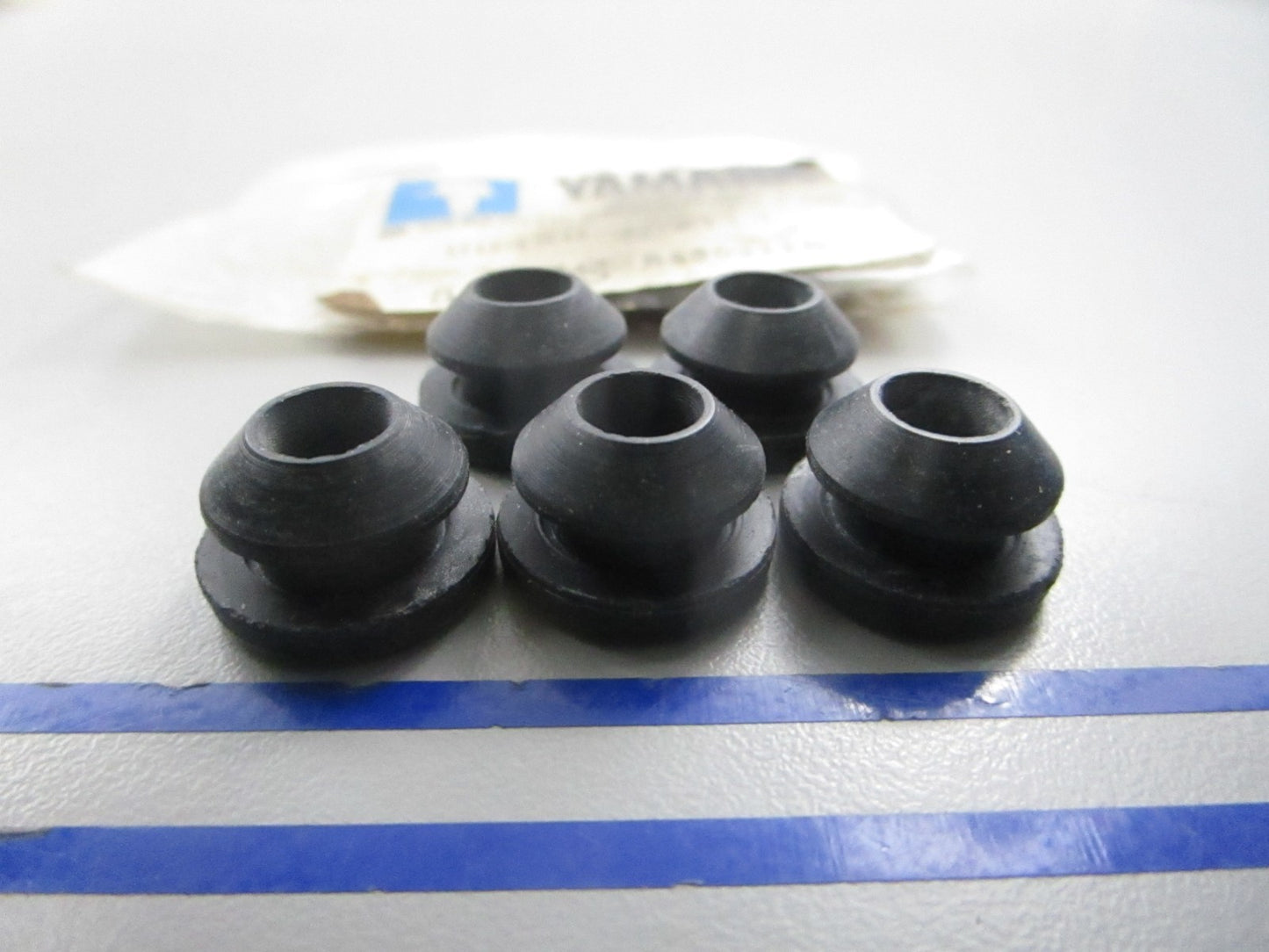 NEW OEM (LOT OF 5) 90480-10M13-00 Yamaha Grommet 0810