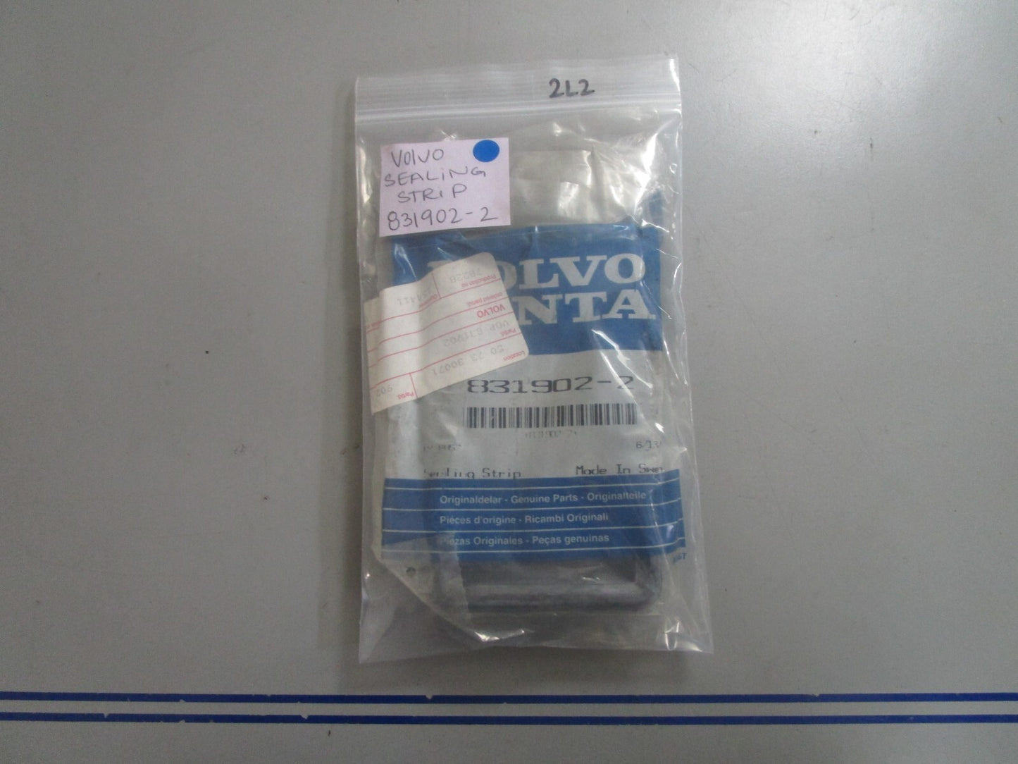 *NEW OEM* (LOT OF 2) 0810 Volvo Penta Sealing Strip 831902-2