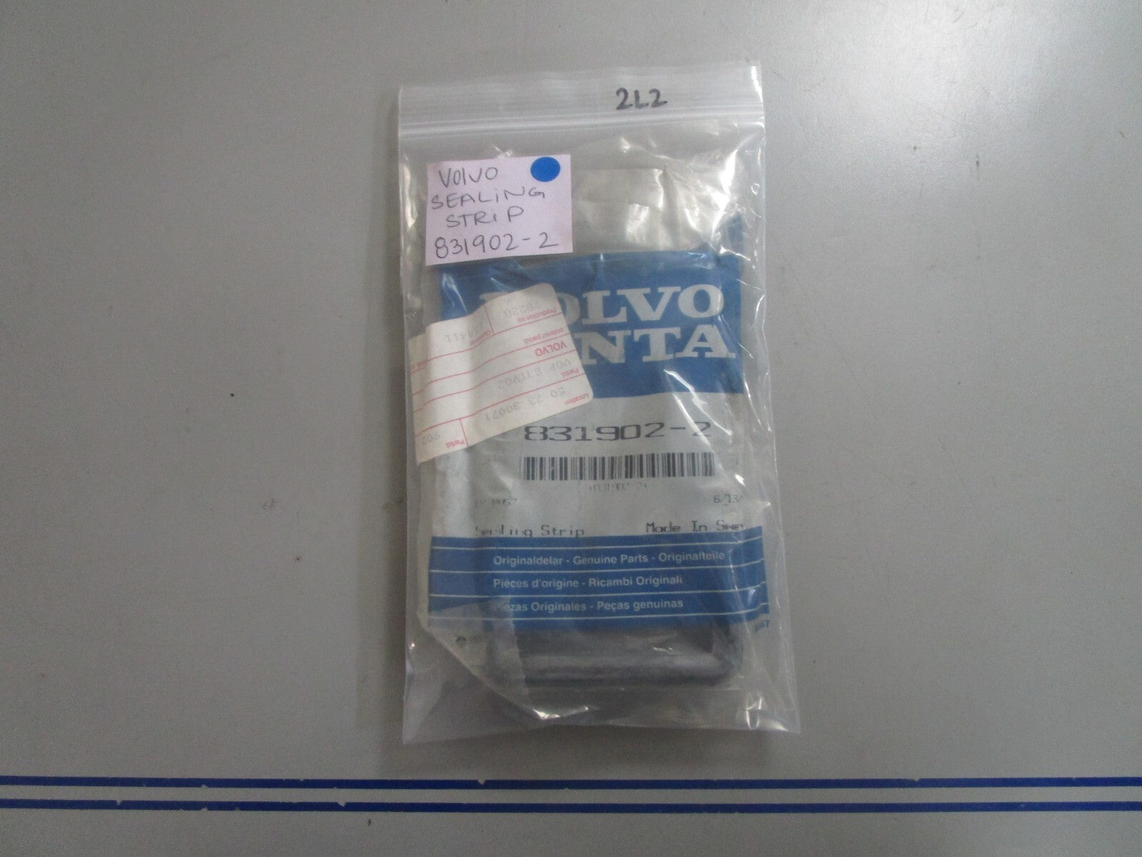 *NEW OEM* (LOT OF 2) 0810 Volvo Penta Sealing Strip 831902-2