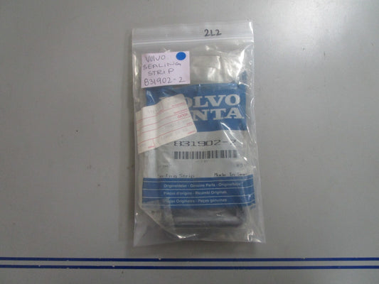 *NEW OEM* (LOT OF 2) 0810 Volvo Penta Sealing Strip 831902-2