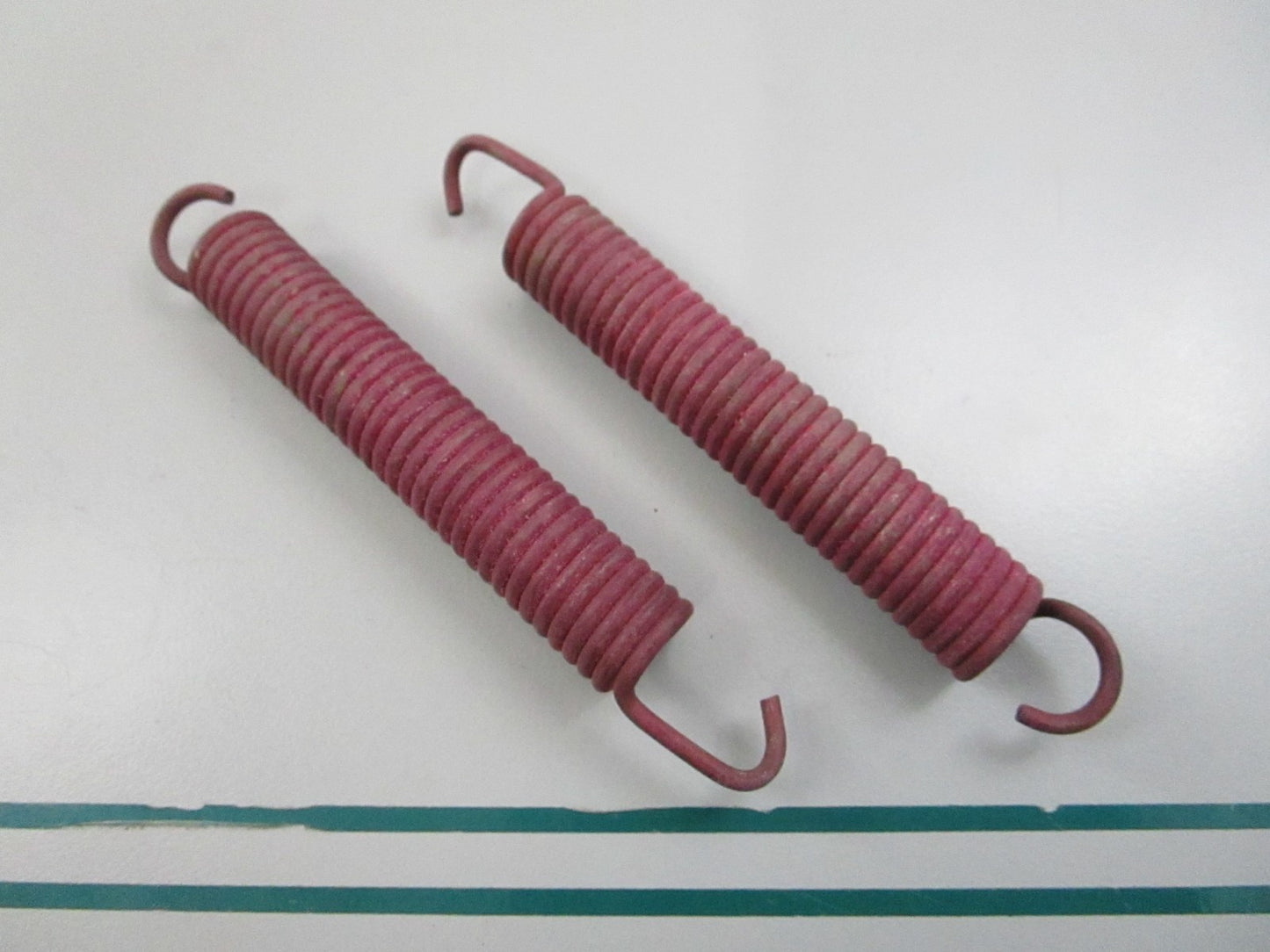 NEW OEM (LOT OF 2) 311411 0311411 OMC Johnson Evinrude Lock Spring 0810