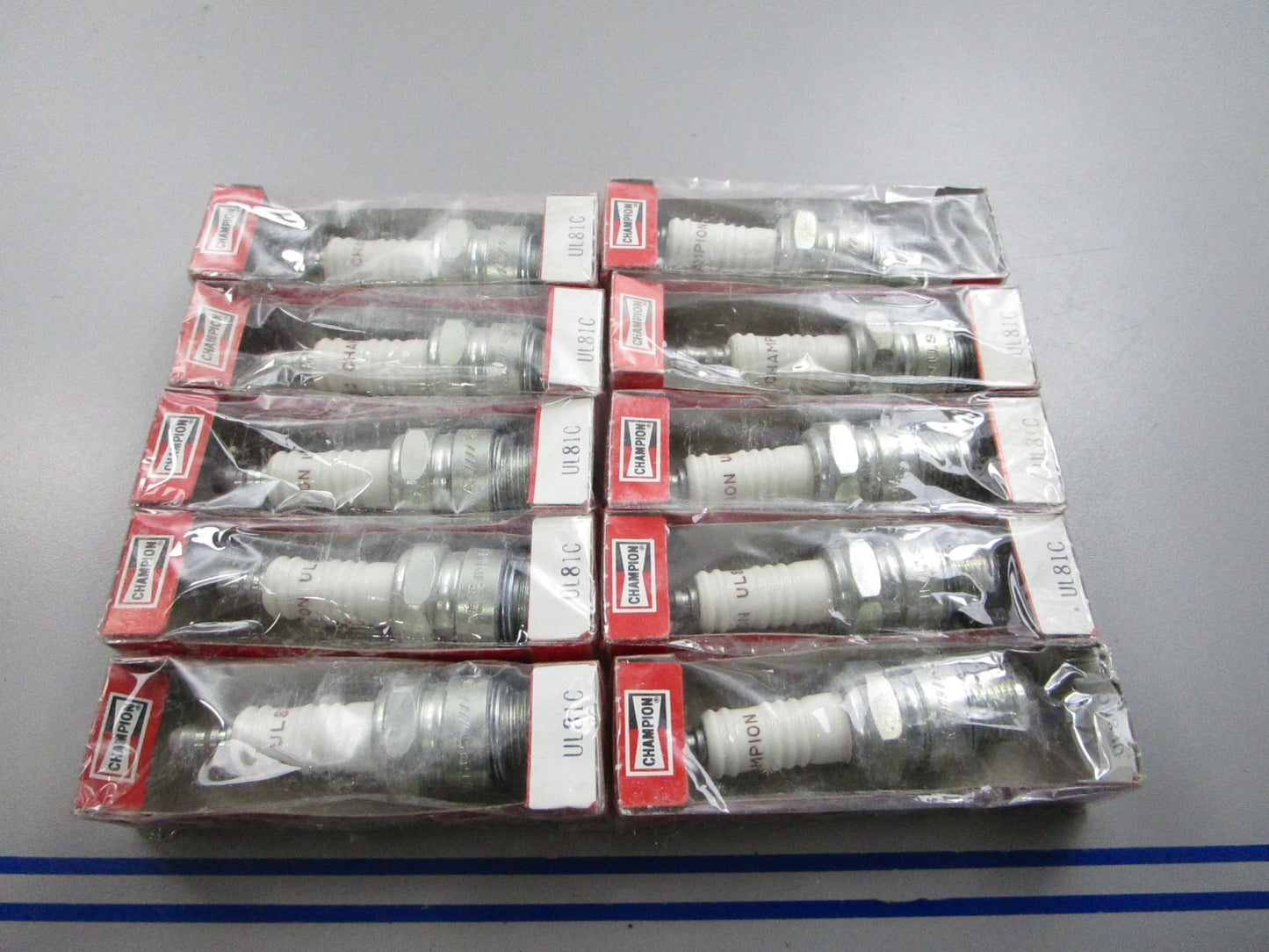 NEW (LOT OF 10) UL81C Champion Spark Plug 0810