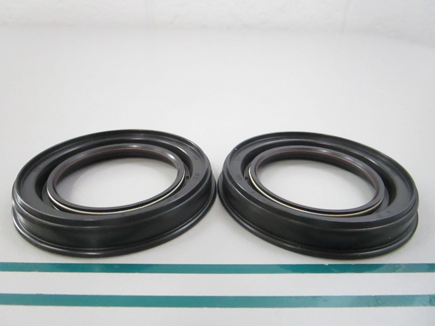 NEW OEM (LOT OF 2) 93101-40002-00 Yamaha Oil Seal 0810