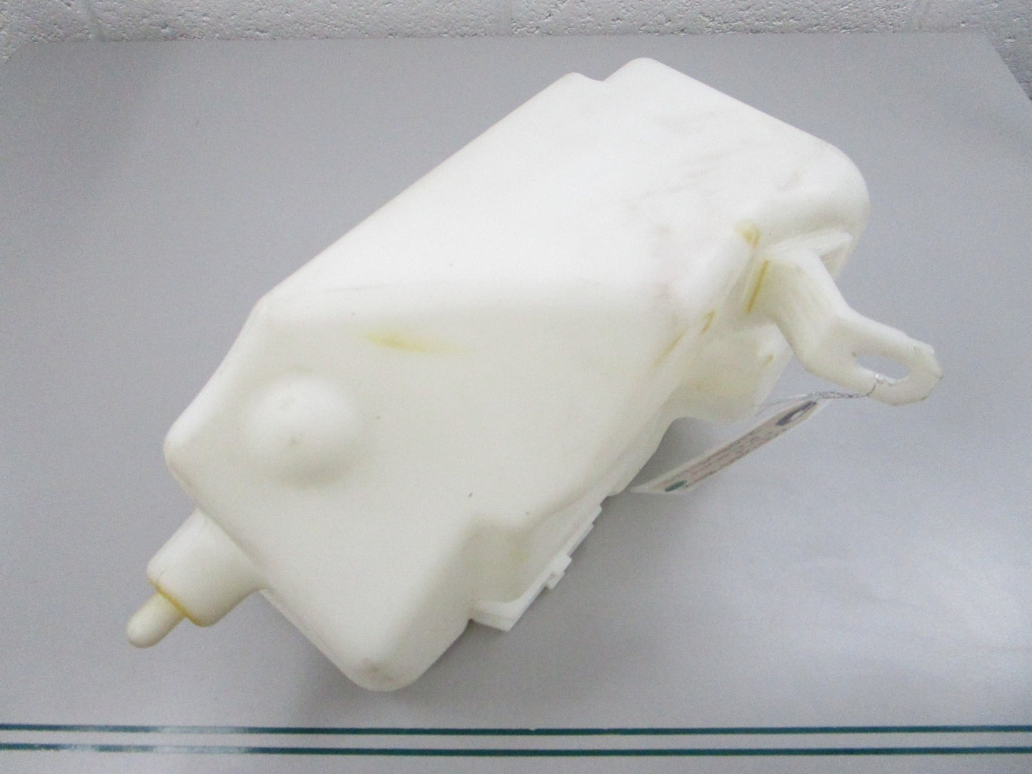 NEW OEM 2108691220 Mercedes-Benz Fluid Reservoir 0810