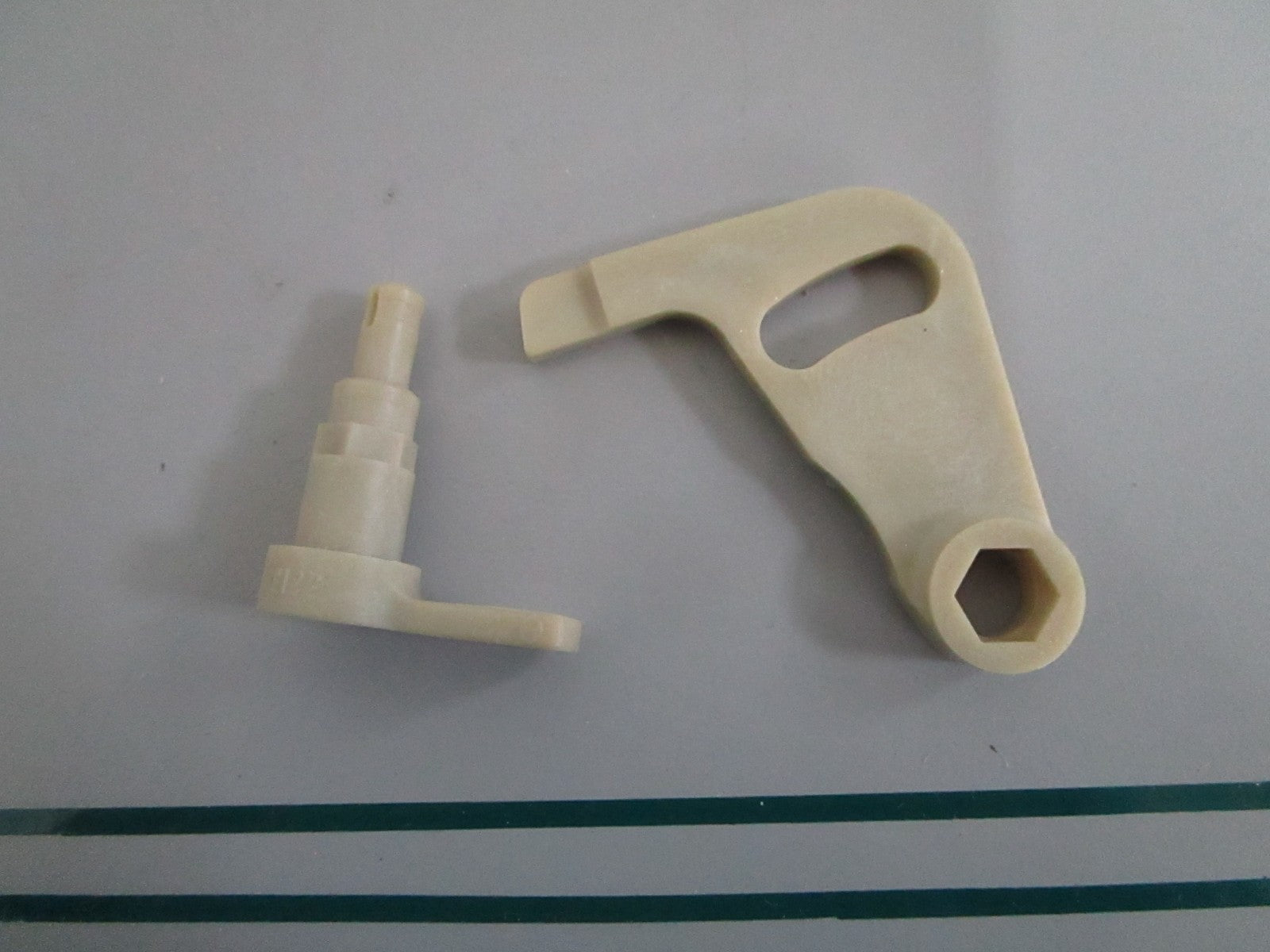 NEW OEM 388322 0388322 OMC Johnson Evinrude Cam Follower & Lever 0820