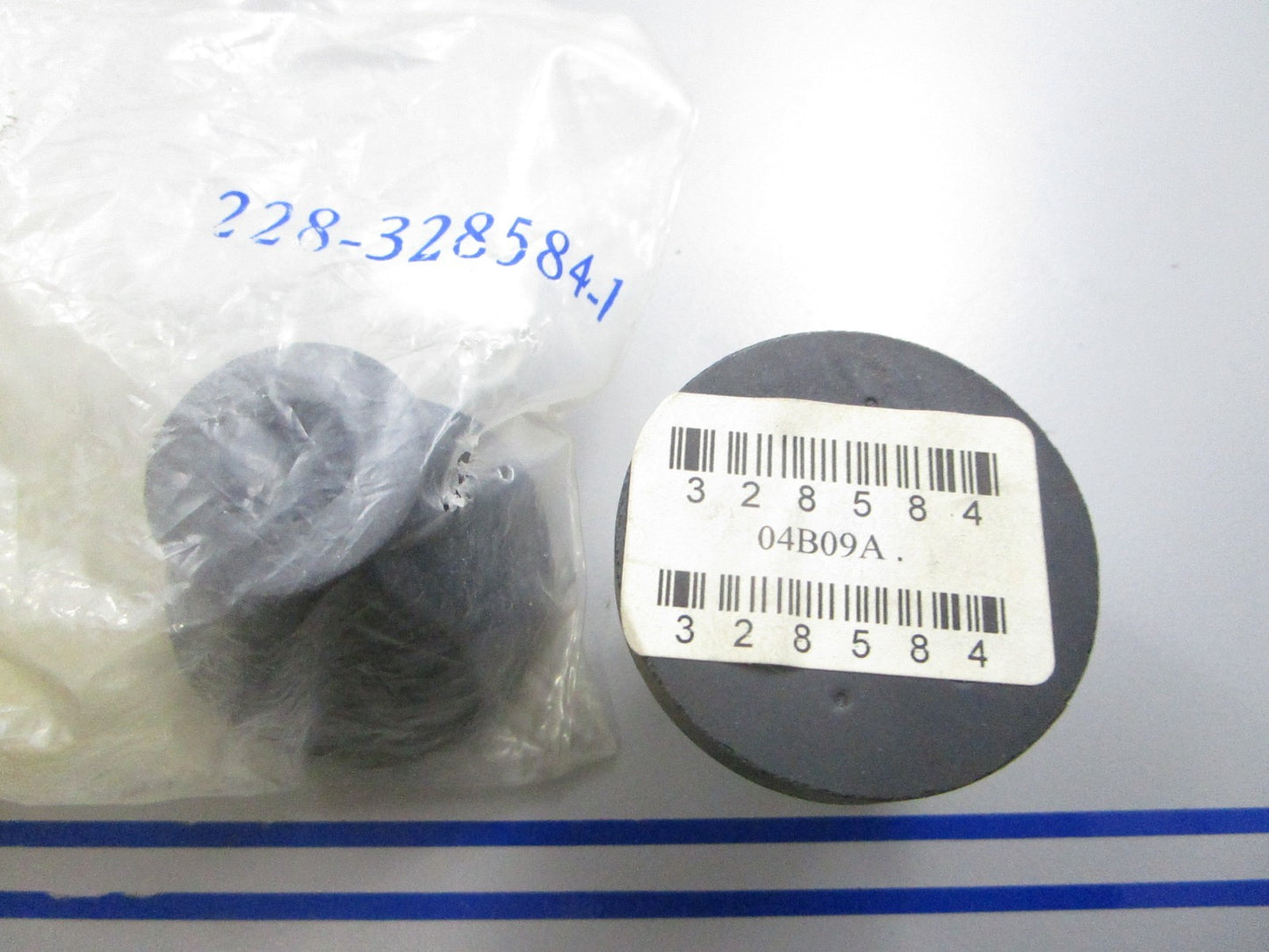 *NEW OEM* (LOT OF 2) 0810 OMC Johnson Evinrude Engine Grommet 328584 0328584