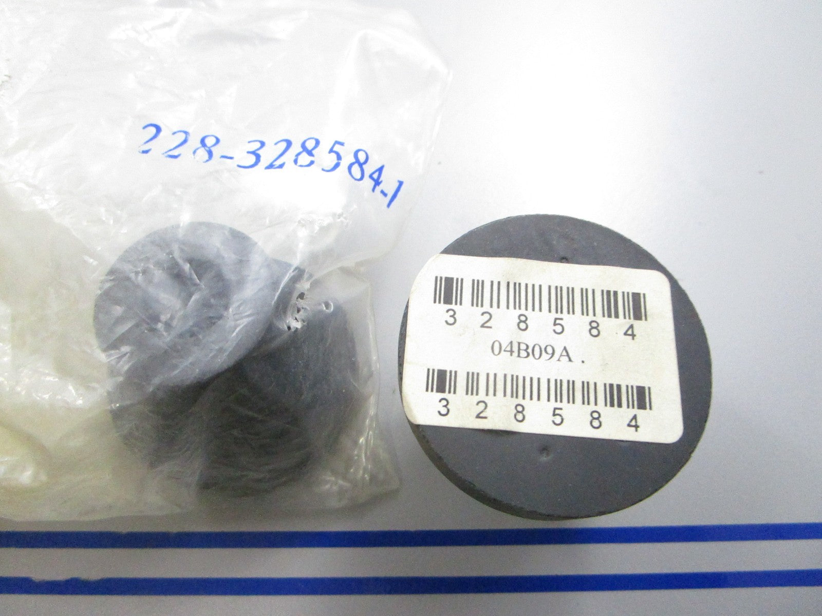 *NEW OEM* (LOT OF 2) 0810 OMC Johnson Evinrude Engine Grommet 328584 0328584