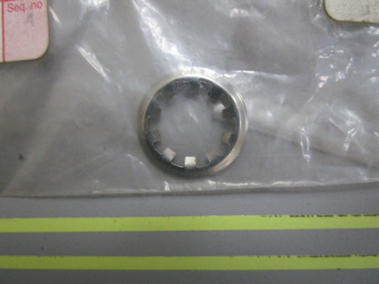 *NEW OEM* 0810 Volvo Penta Retaining Ring 3852516