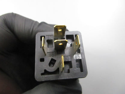 *NEW OEM* 0810 Volvo Penta Relay 241817