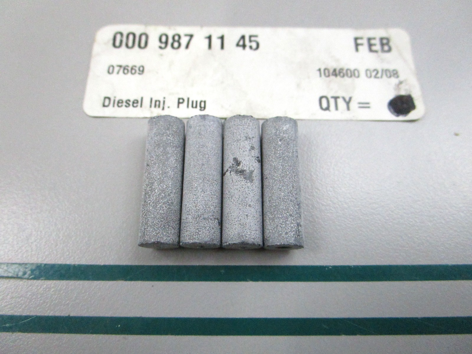 NEW OEM (LOT OF 4) 0009871145 Mercedes-Benz Plug 0810
