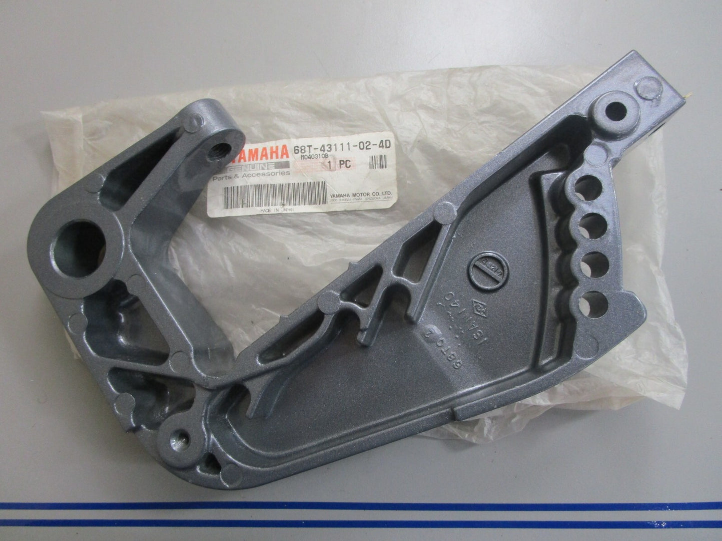 *NEW OEM* 0820 Yamaha Clamp Bracket 68T-43111-02-4D
