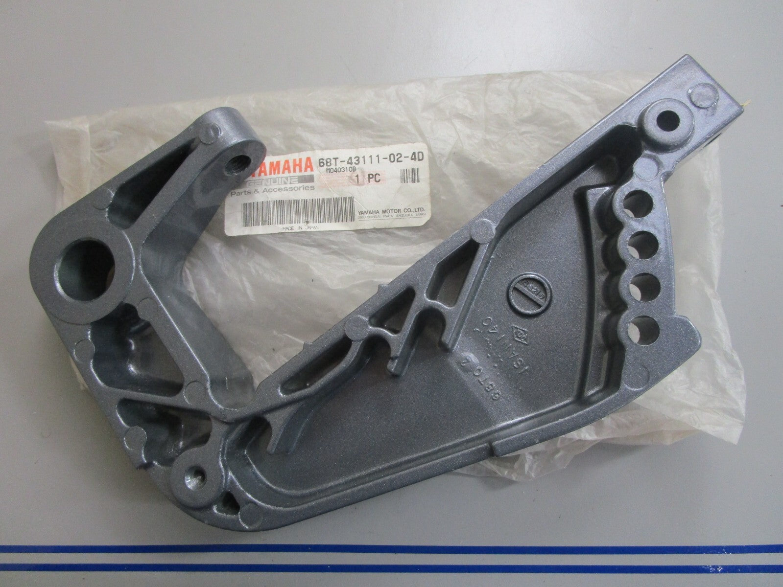 *NEW OEM* 0820 Yamaha Clamp Bracket 68T-43111-02-4D