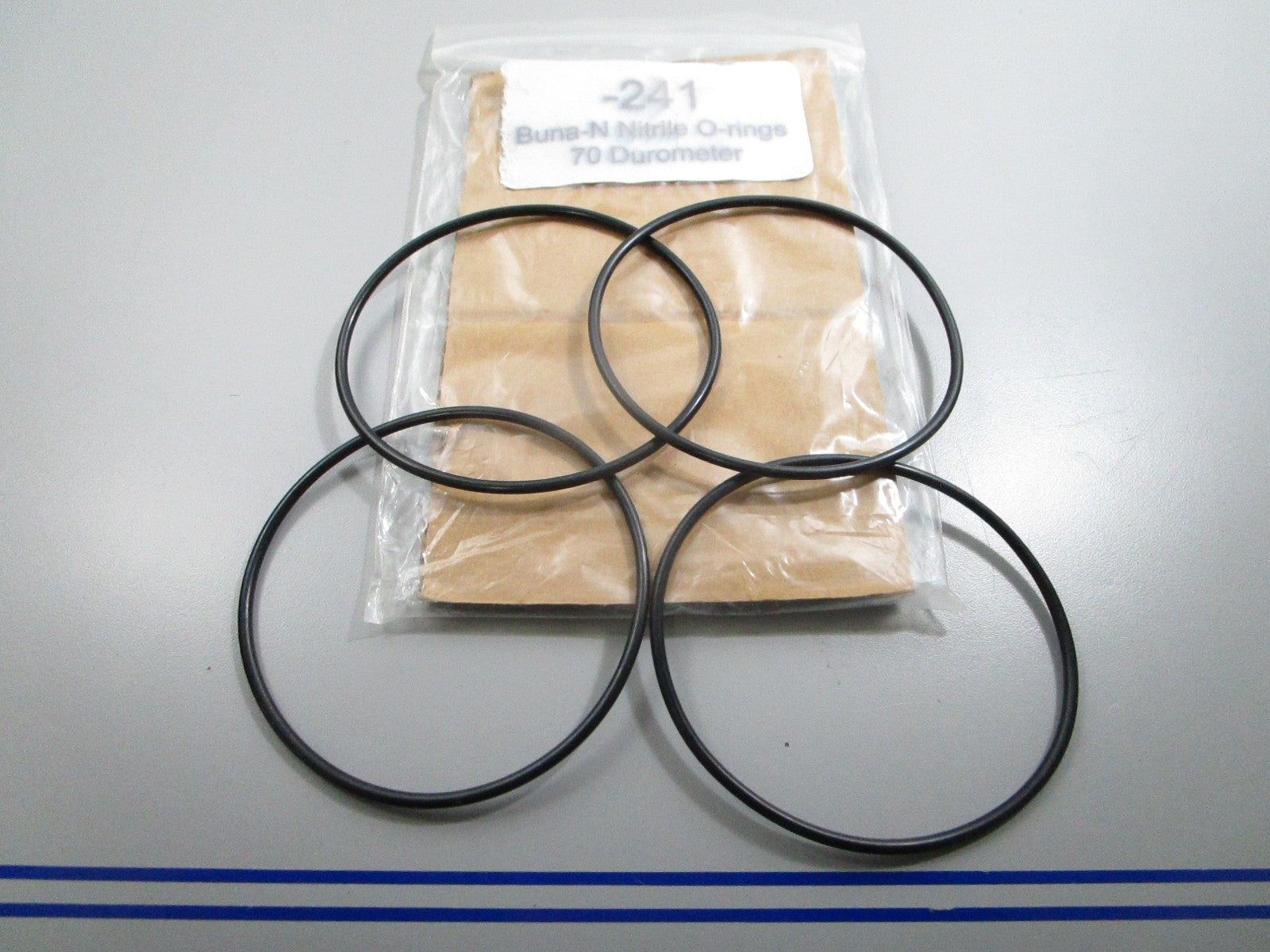 *NEW* (LOT OF 4) 0810 Buna-N Nitrile O-Ring -241