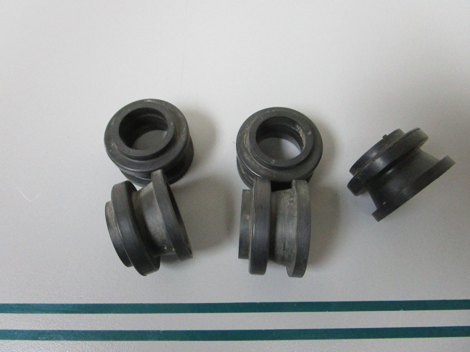 NEW OEM (LOT OF 5) 312460 0312460 OMC Johnson Evinrude Grommet 0810